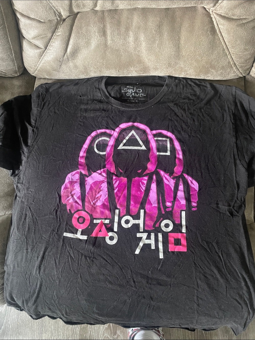 Netflix Black Tee with Bright Pink Graphic